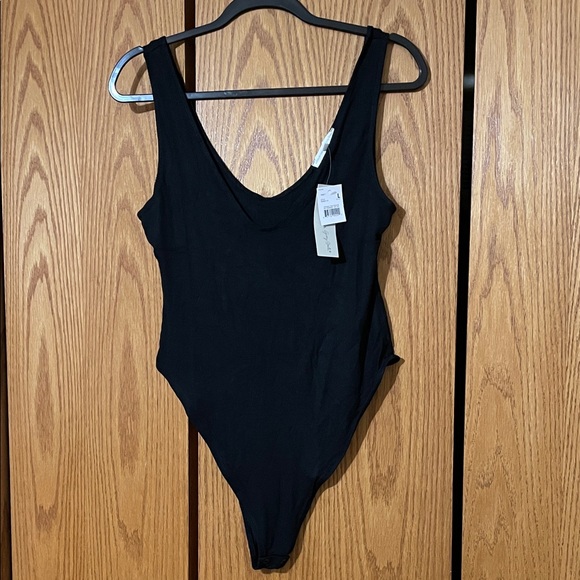 A Pea in the Pod Tops - NWT Black Bodysuit